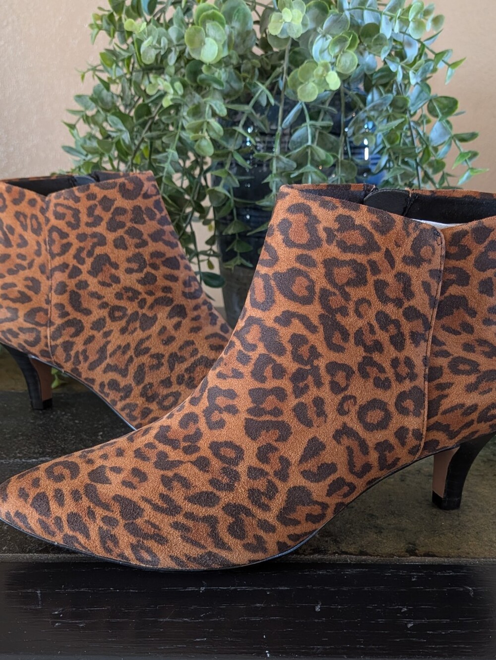 NWT! Clarks Suede Ankle Booties in Dark Tan Leopard Print Size 6M